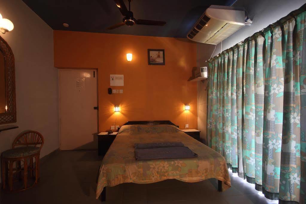 Sodders Renton Manor Hotel Arpora Buitenkant foto