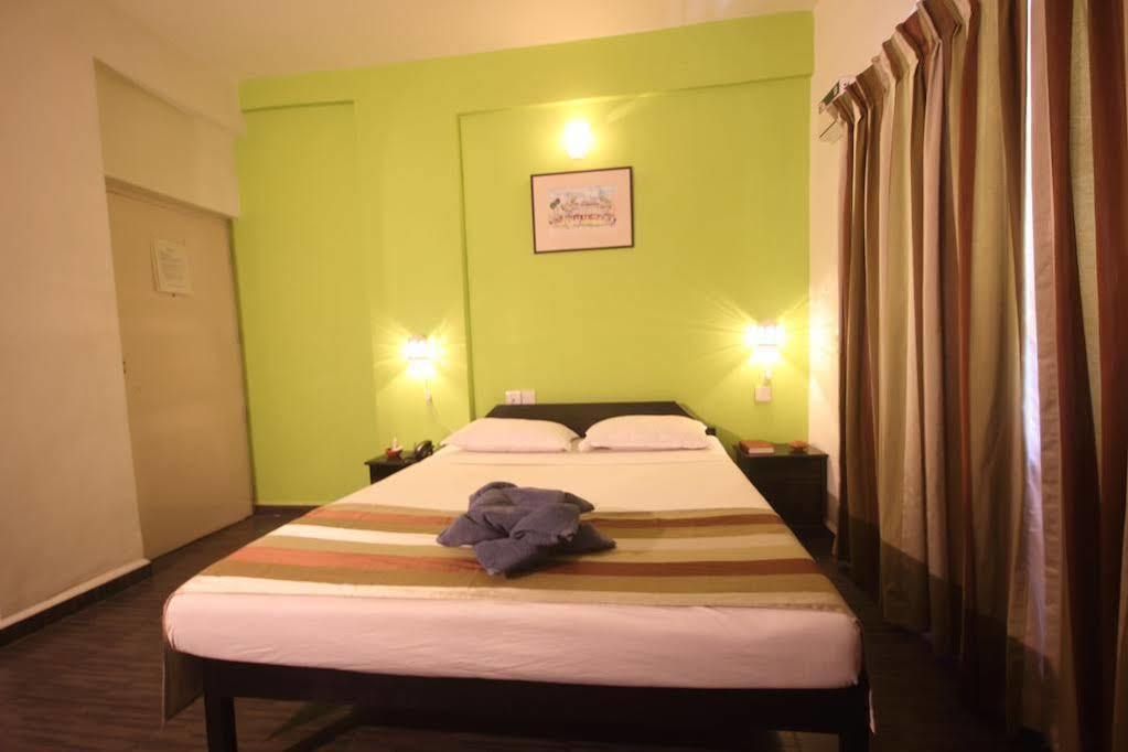 Sodders Renton Manor Hotel Arpora Buitenkant foto
